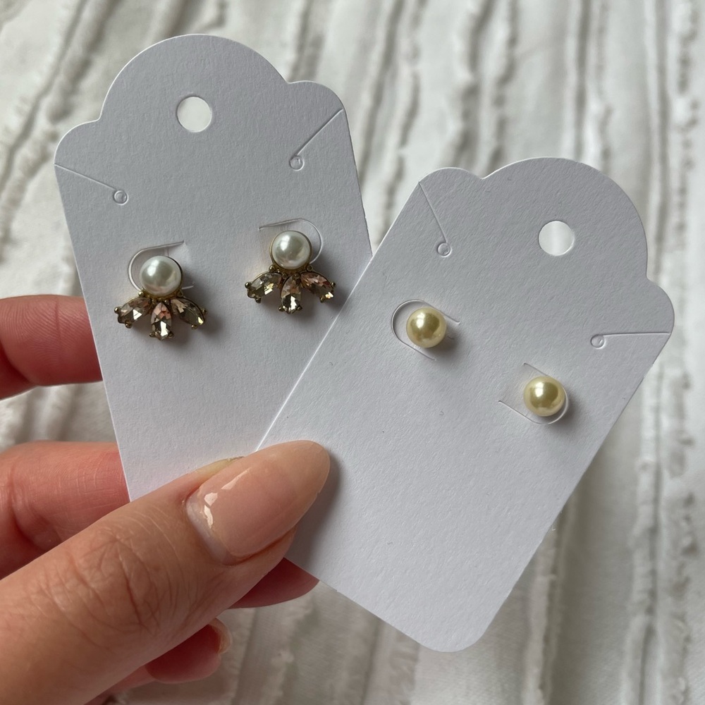 Set of 2 Stud Earrings